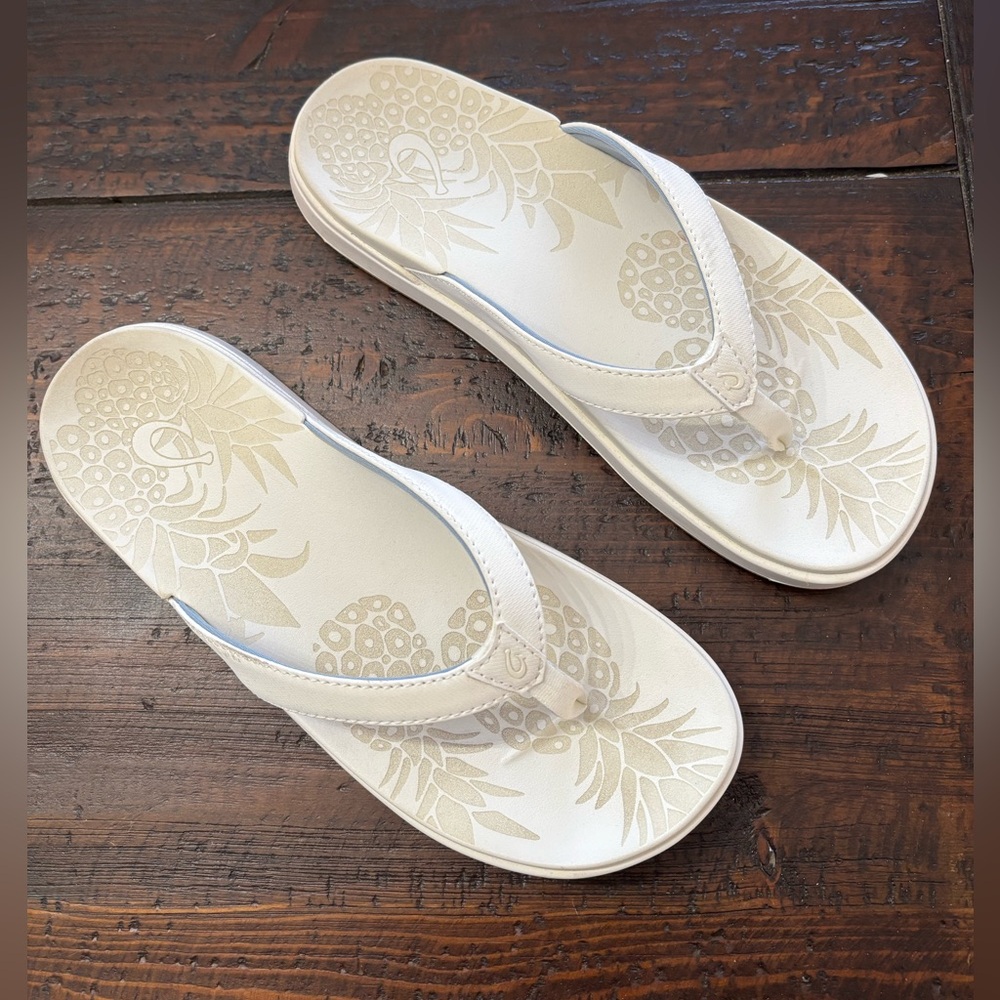 OluKai flip flops like new! Purchased in Hawaii!  ￼